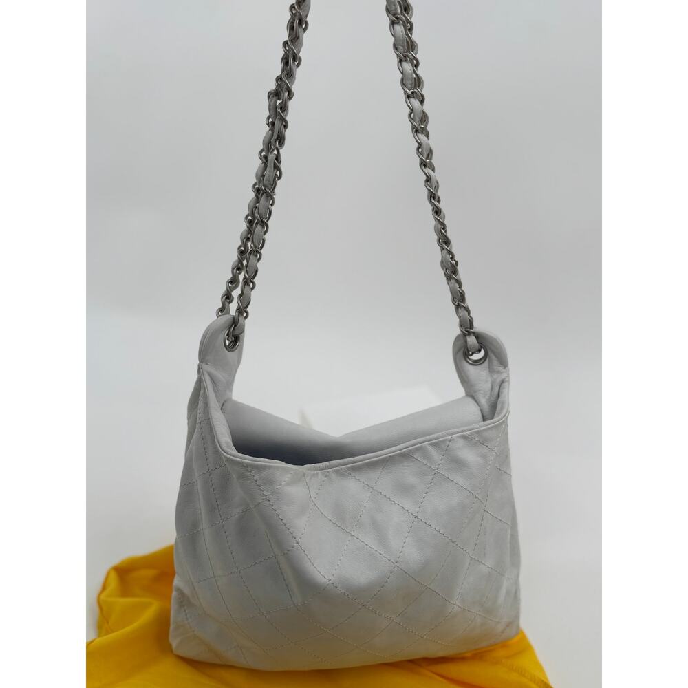Chanel White Leather Rare Runway Archived Shoulder Bag w/Silver Hardware - Picture 5 of 17